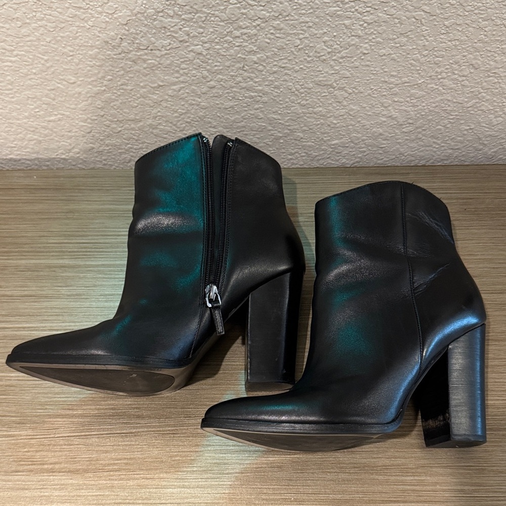 Halogen Sleek Leather Upper Black Ankle Booties‎ - Picture 3 of 7